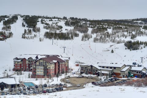 Balcony & Ski Slope Views: Idyllic Granby Condo! Apartment in Granby