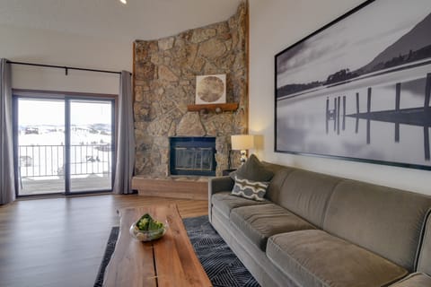 Balcony & Ski Slope Views: Idyllic Granby Condo! Apartment in Granby