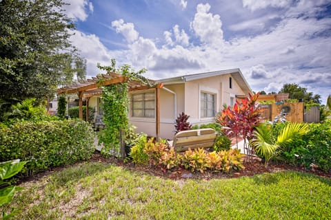 Updated Naples Cottage - Near Beaches & Golfing! Cottage in Naples