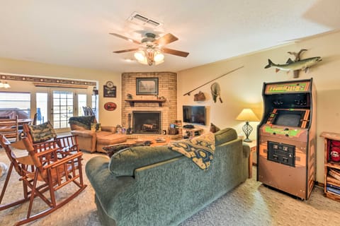 Cedar Creek Lakefront Home w/ Dock + Game Room! House in Gun Barrel City