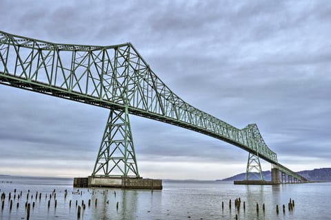 Sleek Riverfront Condo on Pier in Downtown Astoria Apartment in Astoria