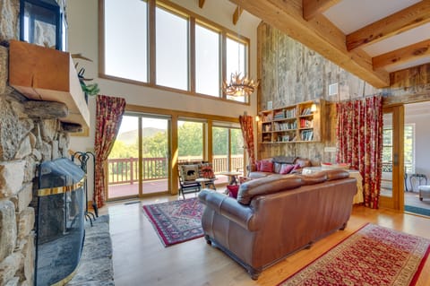 Architect-Designed Franconia Home: Hot Tub & Views Haus in Sugar Hill