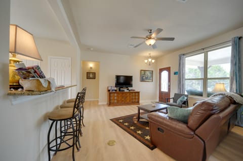 Hill Country Casita w/ Patio: 13 Mi to Dtwn Boerne Cottage in Rio Grande