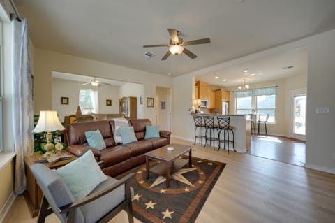 Hill Country Casita w/ Patio: 13 Mi to Dtwn Boerne Cottage in Rio Grande