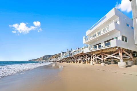 Beachfront Malibu House w/ Sauna & Ocean-View Deck House in Topanga