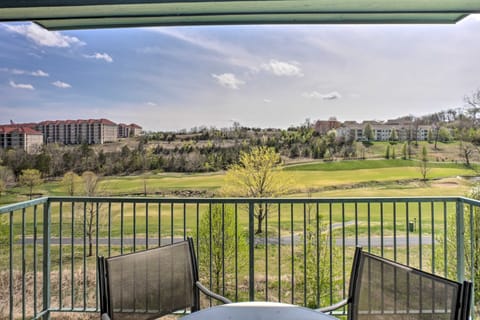 < 1 Mi to Branson Strip: Condo on Golf Course! Apartment in Branson