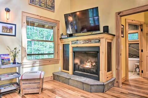 Romantic Asheville Area Cabin w/ Deck & Hot Tub! House in Buncombe County