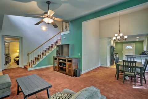 Spacious Downtown Chico Home ~ Half Mile to CSU! Maison in Chico