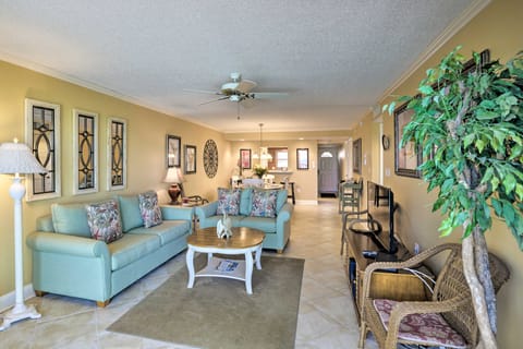 Beachfront Englewood Condo w/ Community Pool! Apartment in Manasota Key