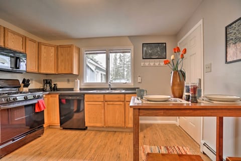 Convenient Kenai Apt - 3 Mi to Beach & Fishing Apartment in Kenai