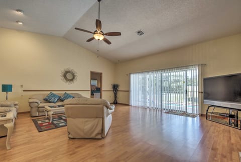 Spring Hill Home w/ Lanai: ~ 1 Mi to Weeki Wachee House in Spring Hill