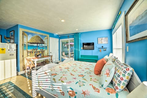 PCB Studio w/ Private Patio: Steps to Beach! Apartment in Lower Grand Lagoon