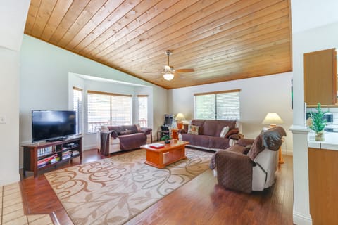 Mountain Paradise ~ 1 Mile to Pine Mountain Lake! House in Groveland