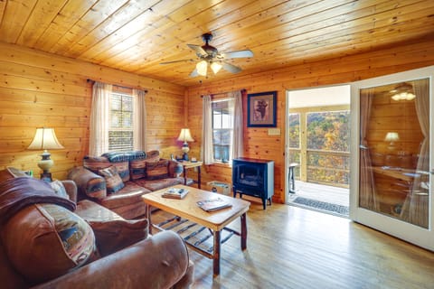 Secluded Lenoir Cabin: 4 Mi to Dtwn Blowing Rock House in Caldwell