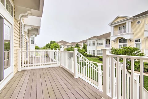 Ocean View Townhome w/ Shared Pool, AC, & Laundry! Condominio in Sussex County