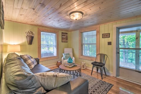 Cozy Candler Cottage - 11 Mi to DT Asheville! Cottage in Candler