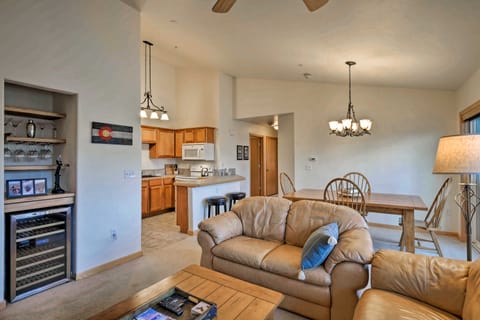 Condo w/ Mtn View, < 1 Mi to Steamboat Resort! Copropriété in Steamboat Springs