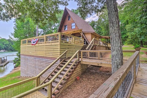 Lake Martin Cabin w/ Luxury Dock & Kayaks! House in Lake Martin