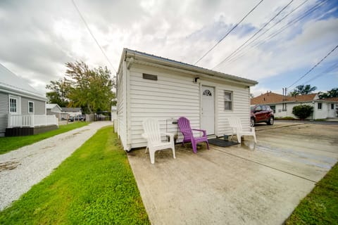 Geneva Cottage w/ Patio - Walk to Park, Lake Erie! Cottage in Geneva-on-the-Lake