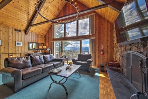Pet-Friendly Home: Panoramic Mtn & Lake Views, A/C House in Lake Arrowhead