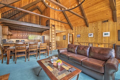 Pet-Friendly Home: Panoramic Mtn & Lake Views, A/C Casa in Lake Arrowhead
