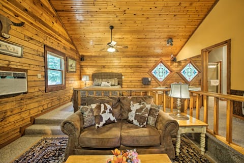 Secluded Studio 1 mi to Thorncrown Chapel House in Eureka Springs