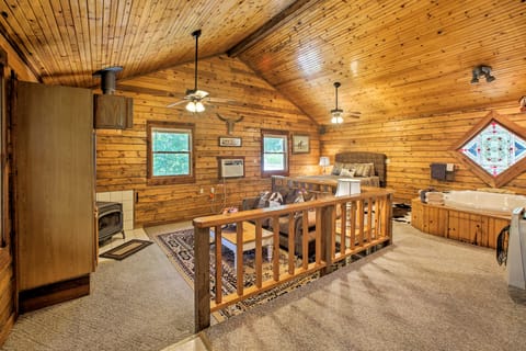 Secluded Studio 1 mi to Thorncrown Chapel House in Eureka Springs