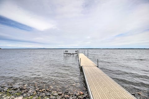 Waterfront Home w/ Dock & Beach on Lake Champlain! House in Alburg