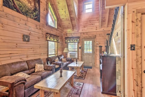 Maggie Valley Family Cabin w/ Porch & Fire Pit! House in Maggie Valley