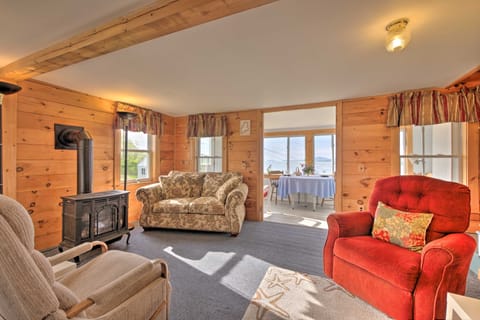 Waterfront Cottage - 17 Mi to Acadia Ntnl Pk! Cottage in Lamoine