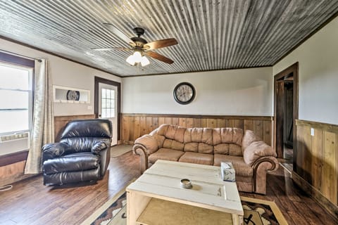 Day Trip to Waco & Temple: House on Cattle Farm House in Rio Grande