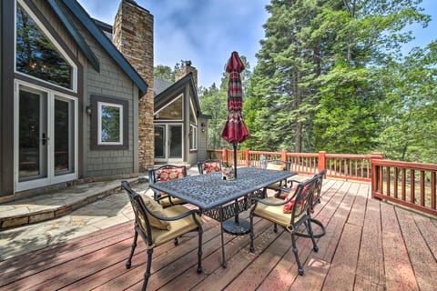 Incredible Lake Arrowhead Home w/ Views & Decks! House in Lake Arrowhead