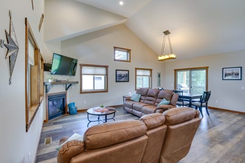 Family-Friendly Lead Cabin Near ATV/Snowmobiling House in North Lawrence