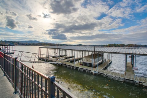 Sunset-View Resort Condo on Lake Hamilton! Apartment in Lake Hamilton