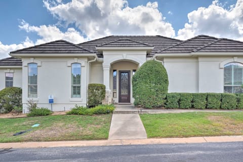 The Hills Home By Golf & 4 Mi to Lake Travis! House in Lakeway