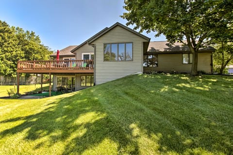 Family Home w/Deck, Yard, Dock on Rock River! Maison in Janesville