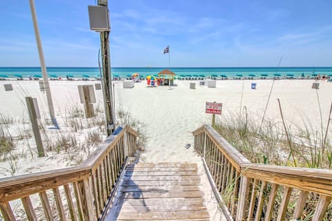 Bright PCB Condo w/ Gulf Views & Beach Access! Apartment in Panama City Beach