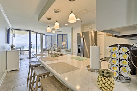 Bright PCB Condo w/ Gulf Views & Beach Access! Apartment in Panama City Beach