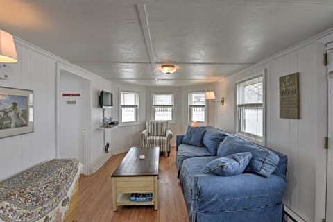 Peaceful Cottage w/Grill - Steps to Matunuck Beach Cottage in Narragansett Beach