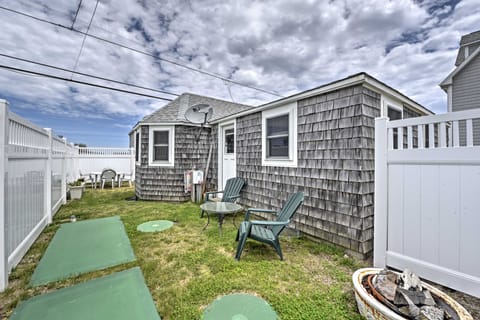 Peaceful Cottage w/Grill - Steps to Matunuck Beach Cottage in Narragansett Beach