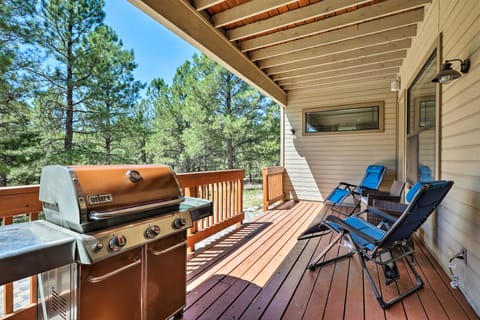 Flagstaff Home w/ Decks, Patio & Forest View! Maison in Flagstaff