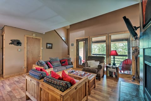 Cabin-Style Condo w/ Deck Near Angel Fire Resort Apartment in Angel Fire