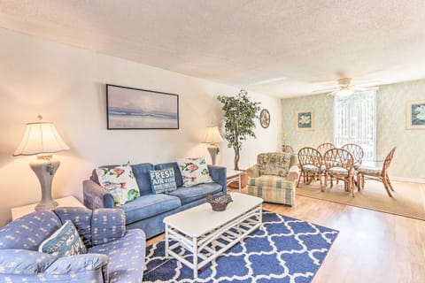 Hilton Head Island Townhome: Patio, Walk to Beach Apartment in South Forest Beach