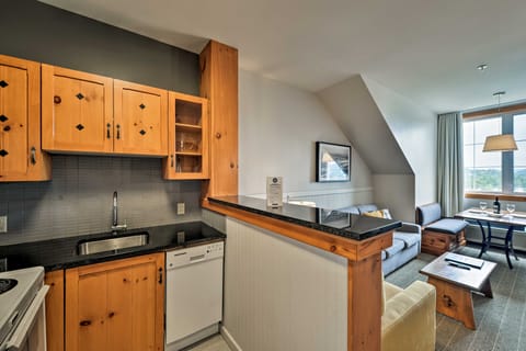 Ski-In/Out Studio on Mont Tremblant w/ Amenities! Eigentumswohnung in Mont-Tremblant
