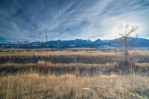 Couples Retreat 1-Hour Drive from Yellowstone NP! House in Pray