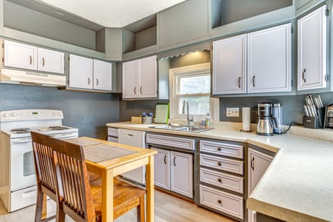 The Junction: Victorian Home in Quaint Fortville! House in Fortville