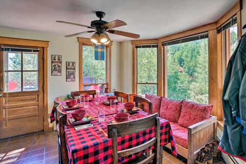 Cozy Home w/Deck & Mountain Views, Walk to Casinos House in Central City