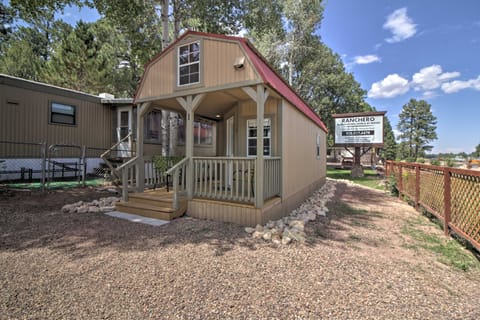 Cozy Cabin w/ Amenities, 3 Mi to Show Low Lake! House in Show Low