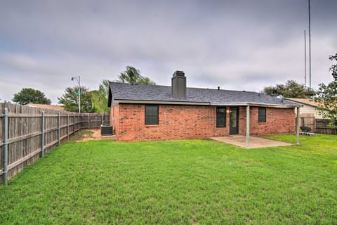 Lubbock Home w/ Backyard - 6 Mi to Texas Tech Haus in Lubbock