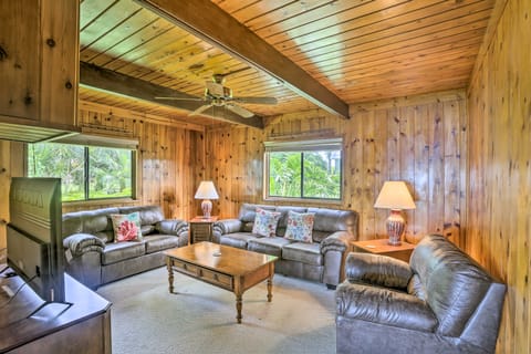 Lakefront Home w/ Game Room, Kayaks, & Fire Pit Casa in Lake Placid